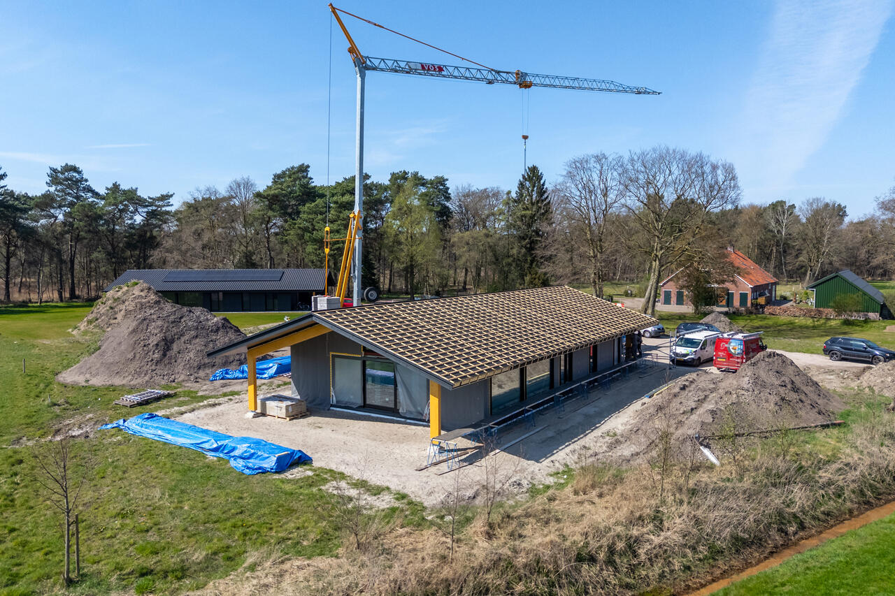 Seriebouwwoningen met prefab daken